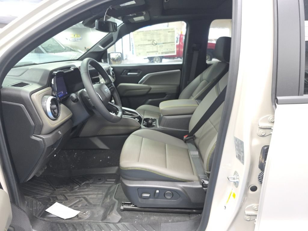 2026 Chevrolet Colorado ZR2 - Photo 17