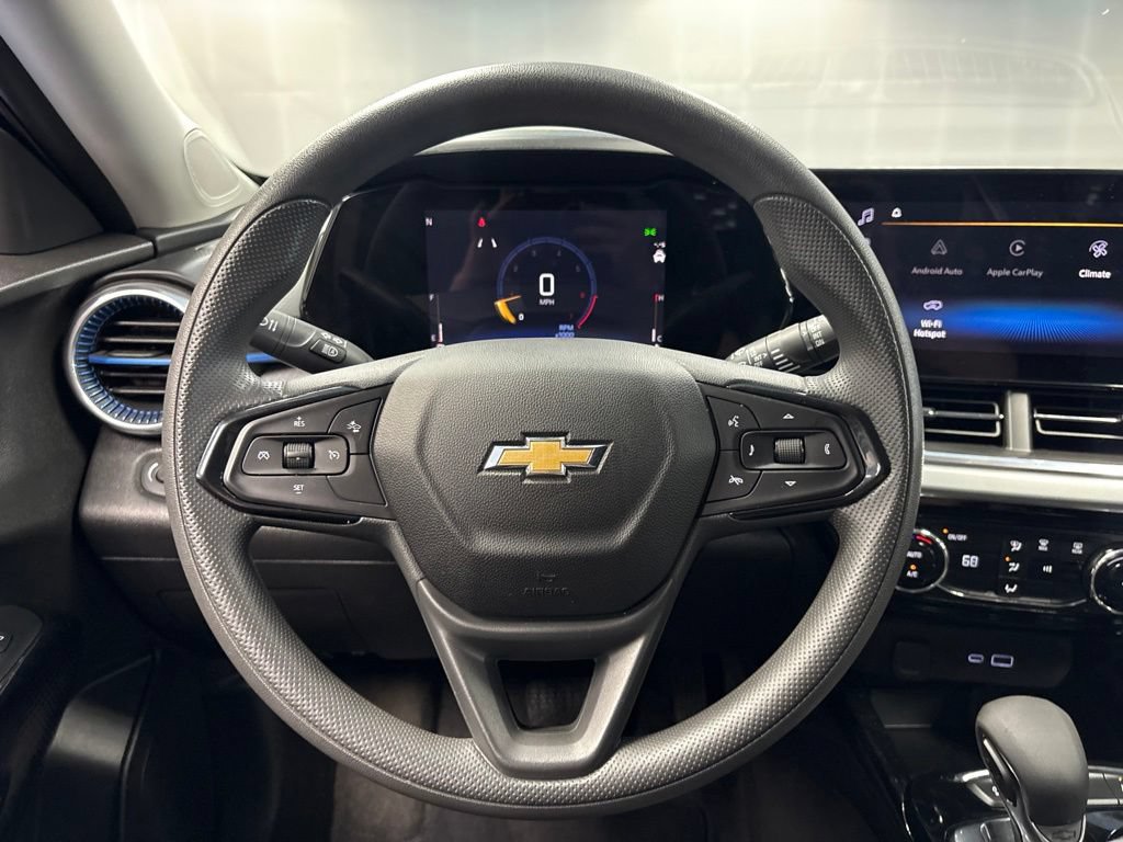 2025 Chevrolet Trax LT - Photo 31