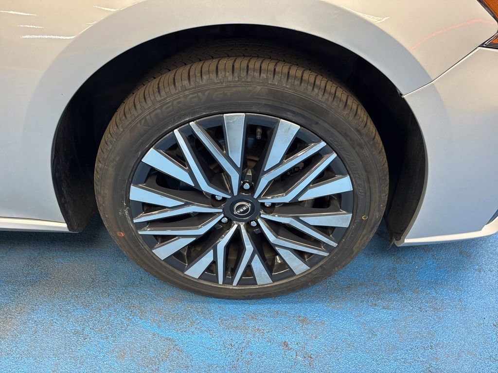 Used 2024 Nissan Altima SV FWD Sedan
