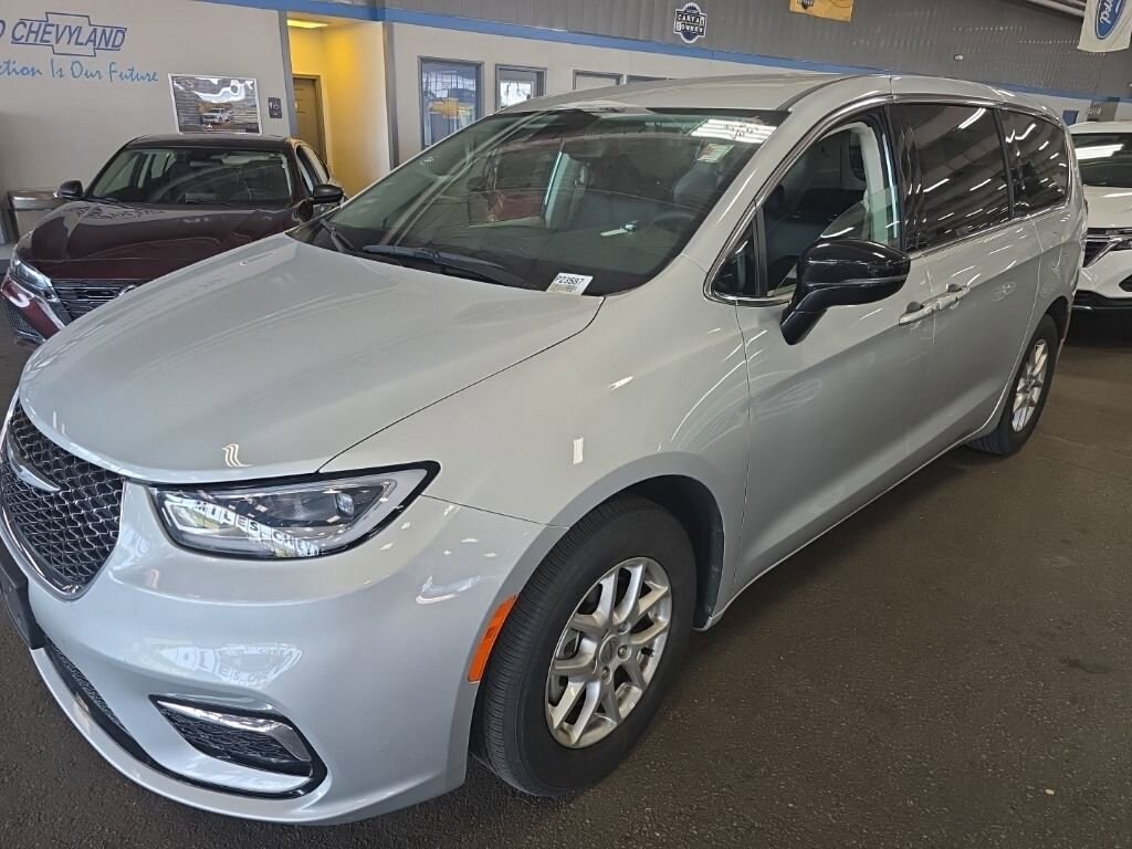 Used 2024 Chrysler Pacifica Touring L Van Passenger Van
