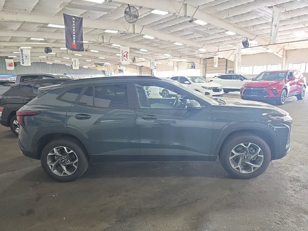 Used 2025 Chevrolet Trax LT SUV