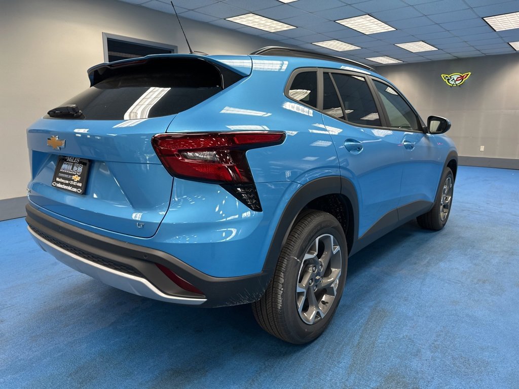 2025 Chevrolet Trax LT photo 3