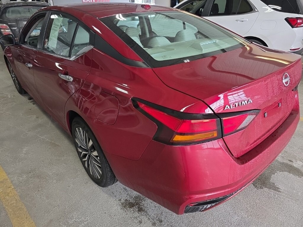 Used 2025 Nissan Altima SV Sedan