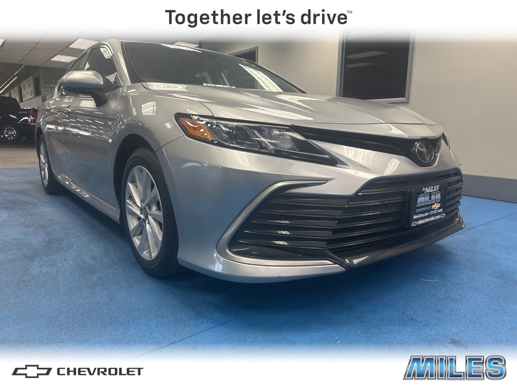 2023 Toyota Camry LE's photo
