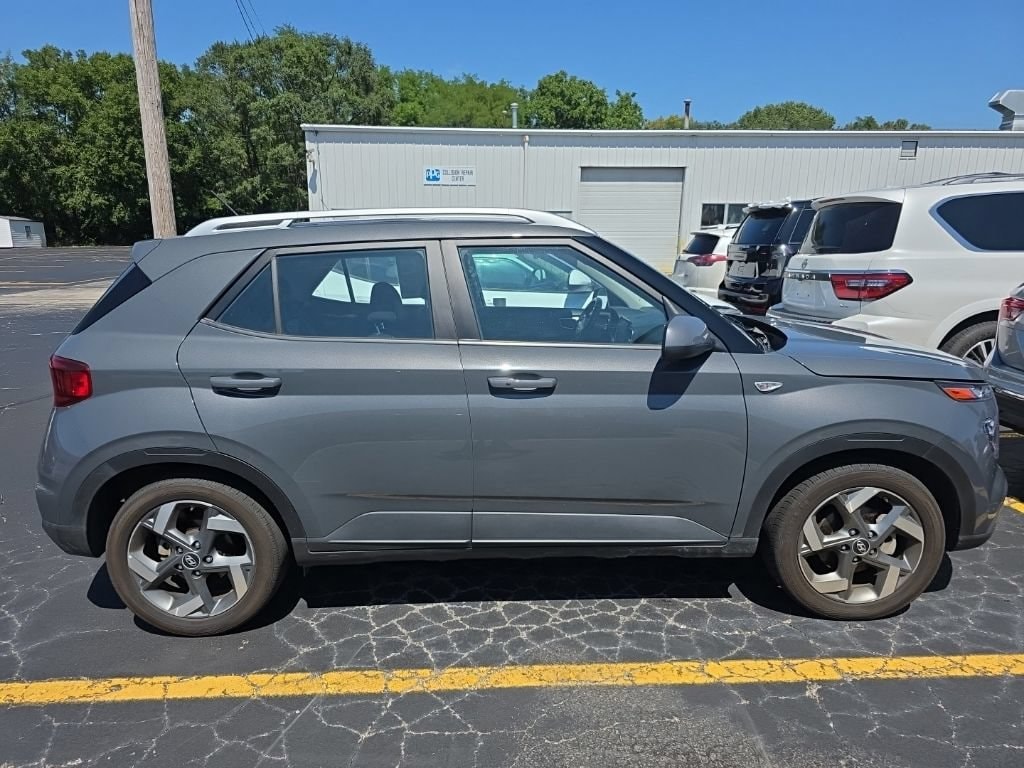 Used 2025 Hyundai Venue SEL with VIN KMHRC8A31SU359290 for sale in Decatur, IL