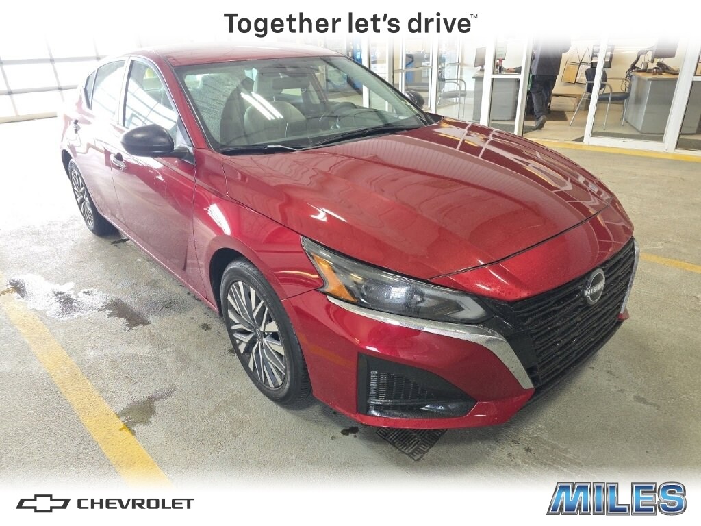 Used 2025 Nissan Altima SV Sedan