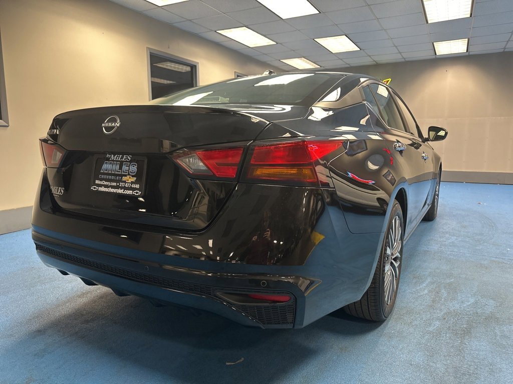 2025 Nissan Altima SV photo 2