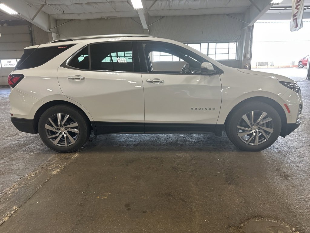 2024 Chevrolet Equinox Premier photo 2