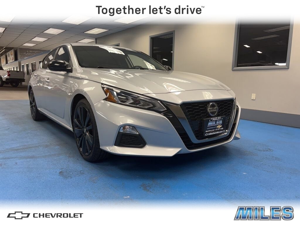 Silver 2021 Nissan Altima 2.5 SR FWD Sedan Front-Wheel Drive Automatic