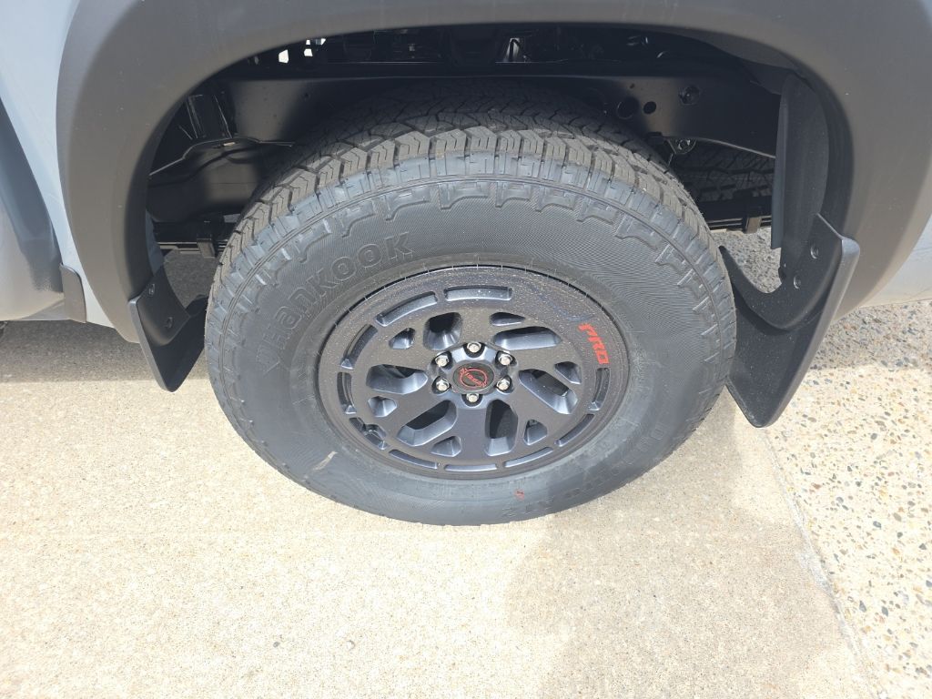 2025 Nissan Frontier PRO-4X - Photo 12