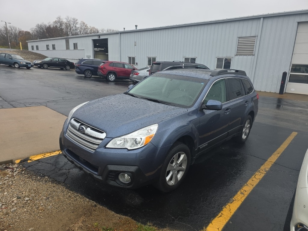 2013 Subaru Outback Premium's photo