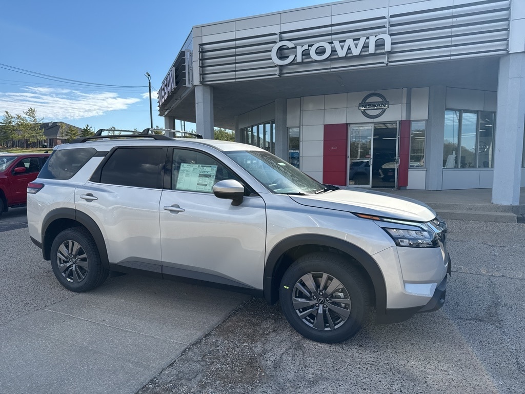 2025 Nissan Pathfinder SV's photo