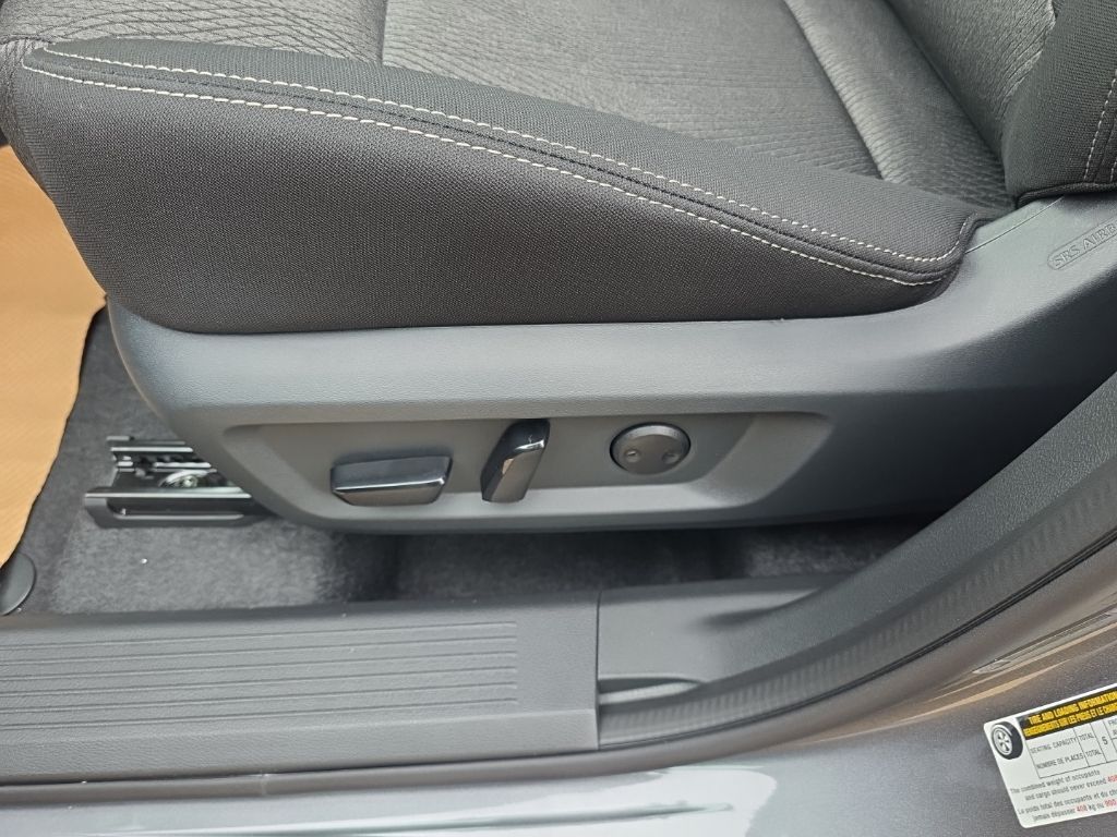 2025 Nissan Rogue SV - Photo 17