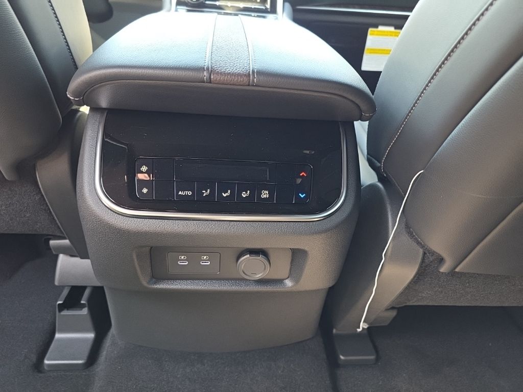 2026 Nissan Armada SL - Photo 15