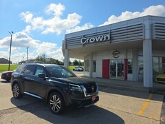 2025 Nissan Pathfinder Platinum SUV