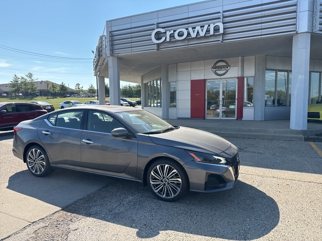 2025 Nissan Altima SL's photo