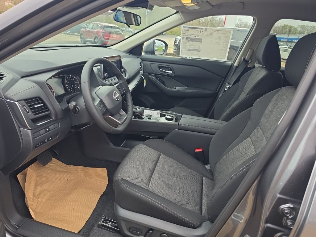 2025 Nissan Rogue SV - Photo 15