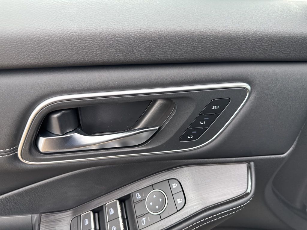 2026 Nissan Rogue Platinum - Photo 13