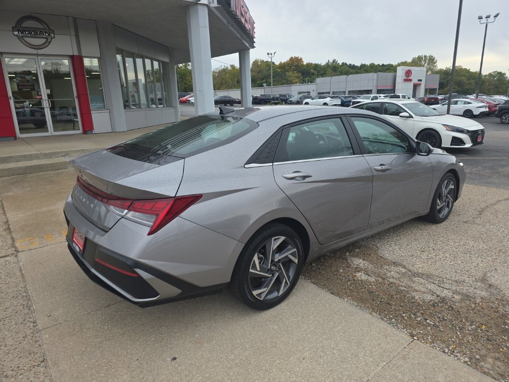 Used 2025 Hyundai Elantra SEL Convenience Sedan
