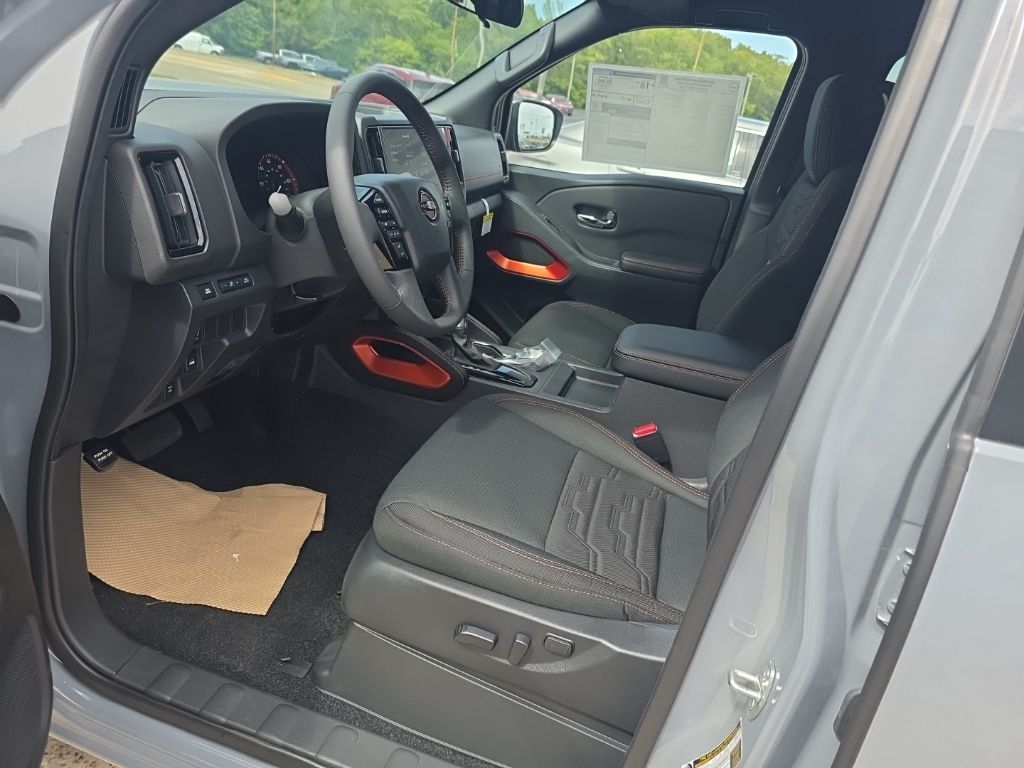 2025 Nissan Frontier PRO-4X - Photo 15