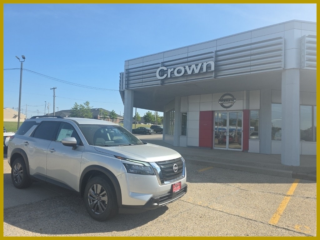 2025 Nissan Pathfinder SV's photo