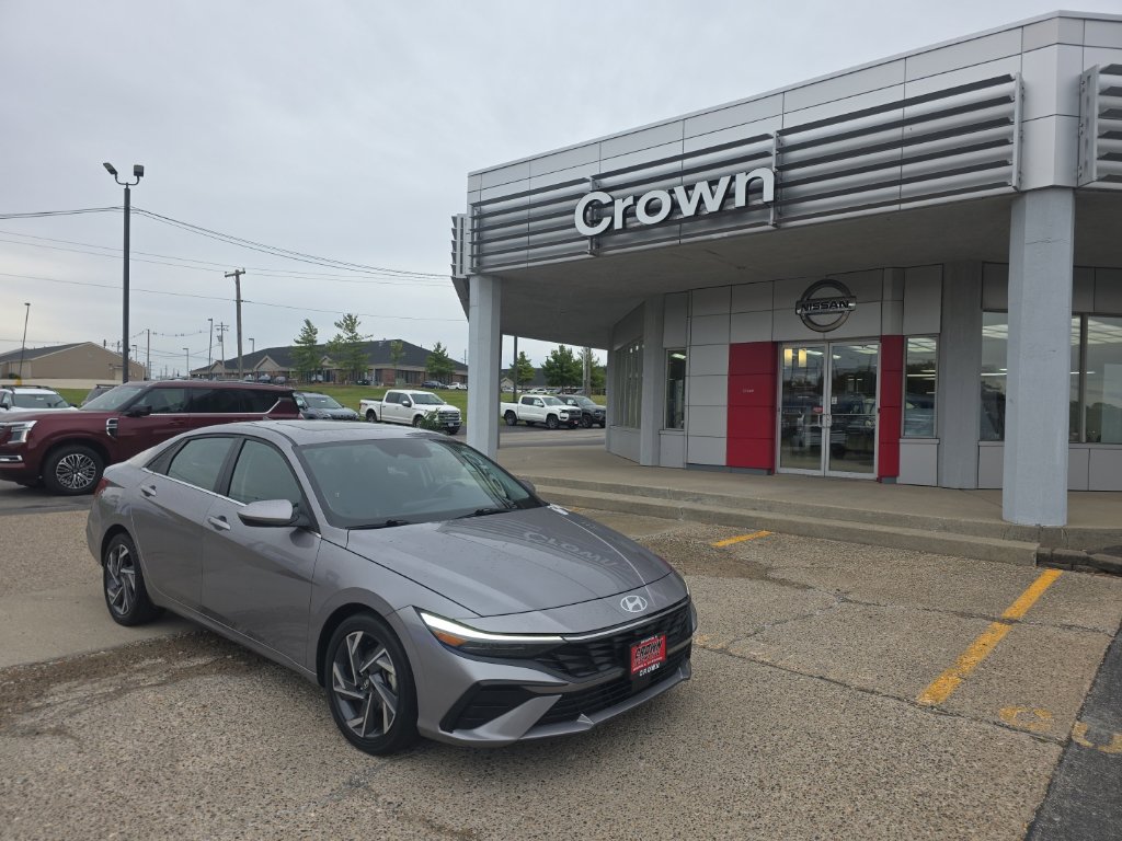 Used 2025 Hyundai Elantra SEL Convenience Sedan