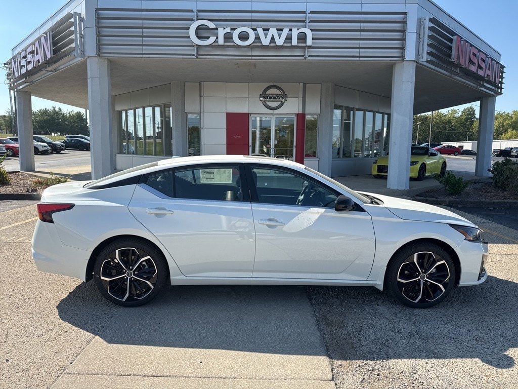 New 2025 Nissan Altima SR Sedan