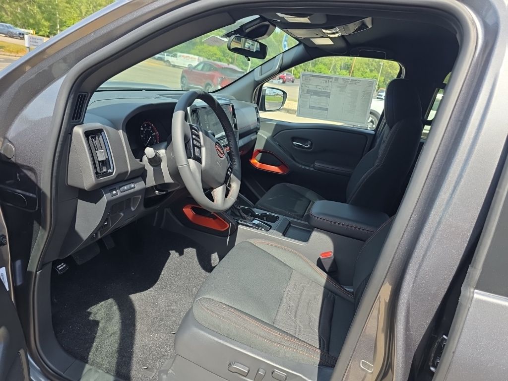 2025 Nissan Frontier PRO-4X - Photo 15