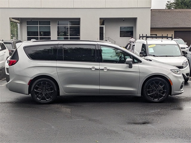 Certified 2022 Chrysler Pacifica Limited with VIN 2C4RC1GG2NR150289 for sale in Milford, CT
