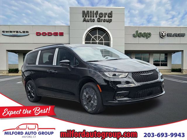 2026 Chrysler Pacifica Limited AWD's photo