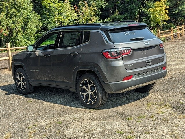 2024 Jeep Compass Limited photo 4