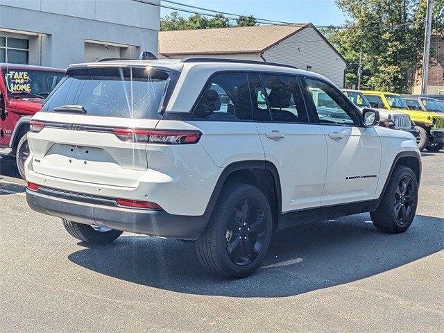 2022 Jeep Grand Cherokee Altitude photo 3