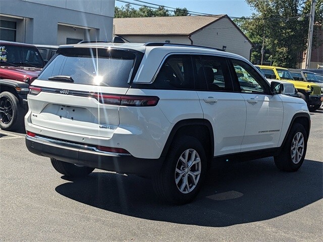 2022 Jeep Grand Cherokee Limited photo 2