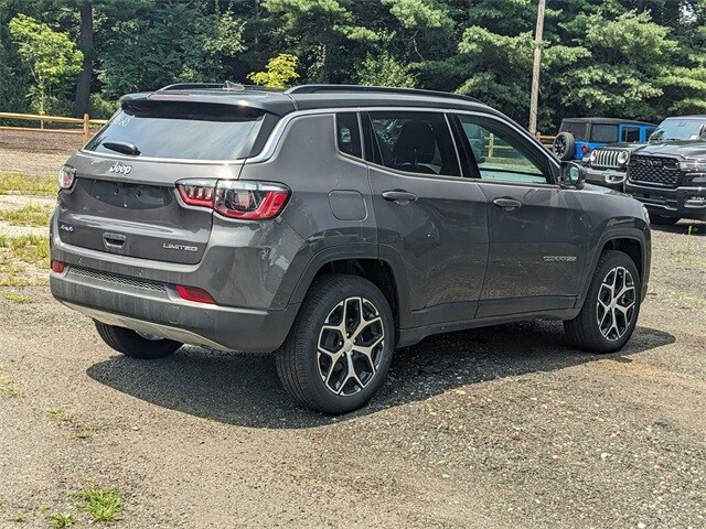 2024 Jeep Compass Limited photo 3
