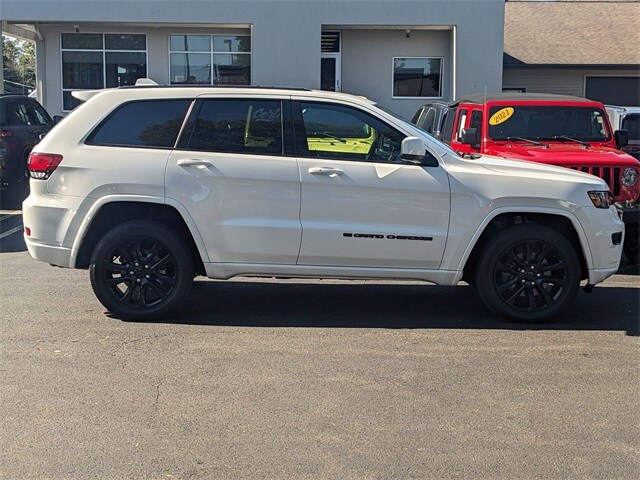 2022 Jeep Cherokee Laredo X photo 2