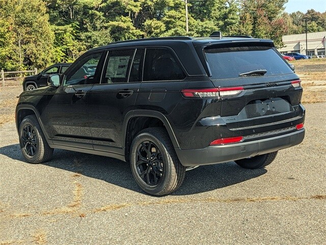 2025 Jeep Grand Cherokee Altitude photo 3