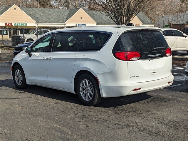2023 Chrysler Voyager LX photo 3