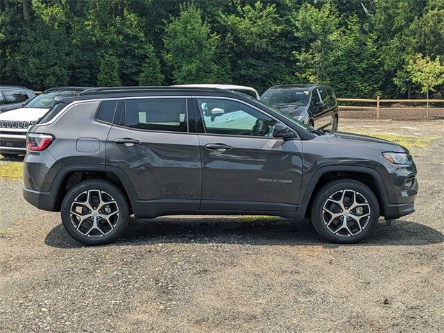 2024 Jeep Compass Limited photo 2
