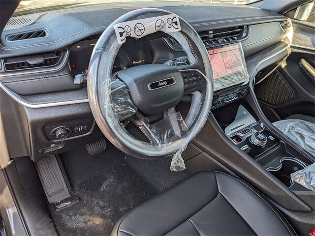 2025 Jeep Grand Cherokee Limited photo 4