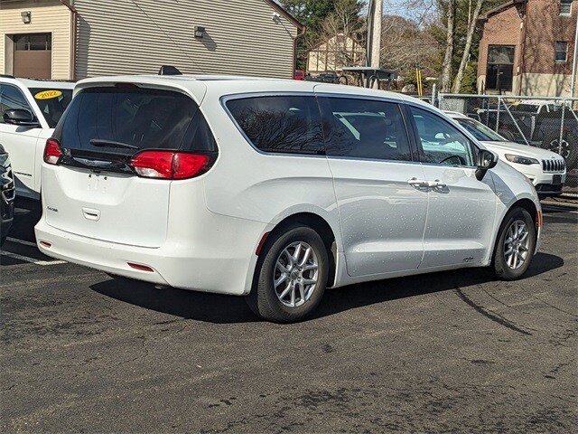 2023 Chrysler Voyager LX photo 2