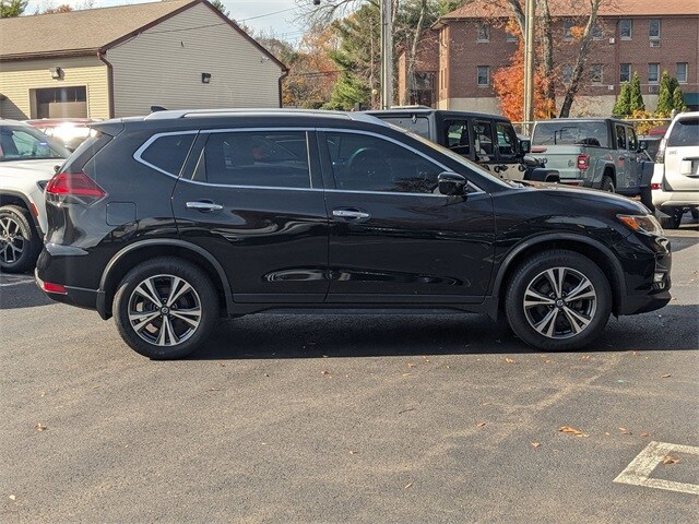 2020 Nissan Rogue SV photo 2