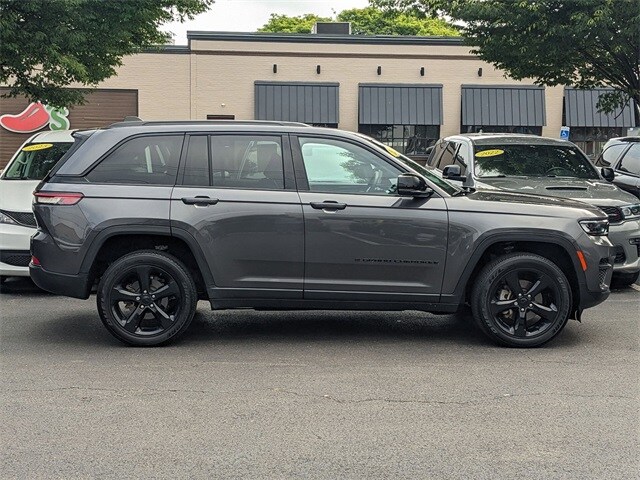 2023 Jeep Grand Cherokee Altitude photo 2