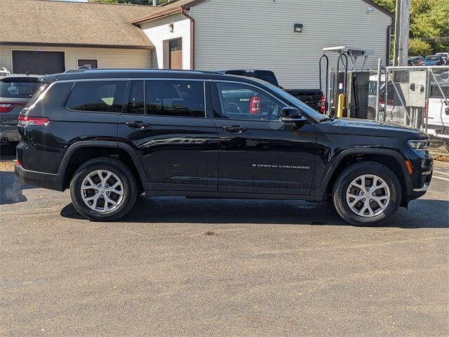 2022 Jeep Grand Cherokee Limited photo 2