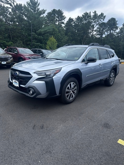 2025 Subaru Outback Premium's photo