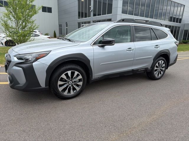 2025 Subaru Outback Limited's photo