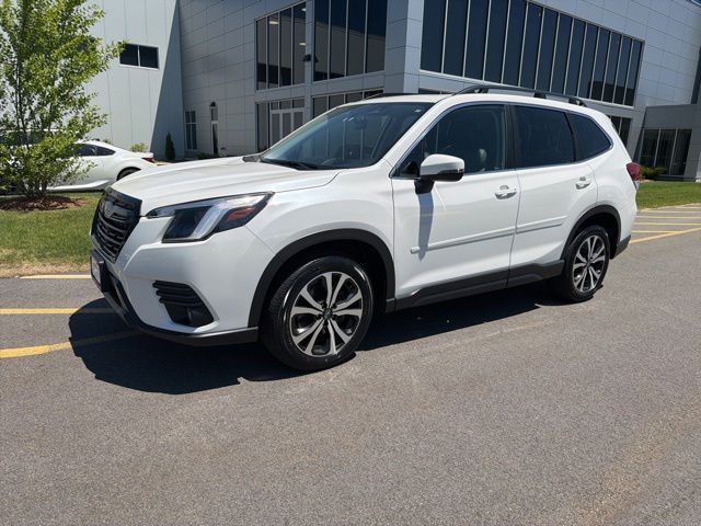 2023 Subaru Forester Limited's photo
