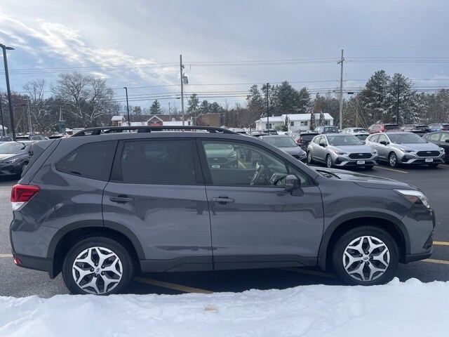 2023 Subaru Forester Premium photo 2
