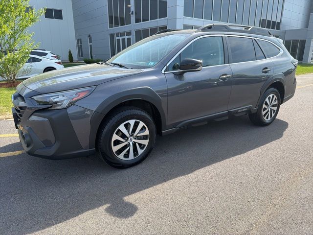 2025 Subaru Outback Premium's photo