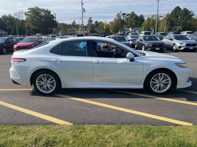 2019 Toyota Camry XLE photo 4