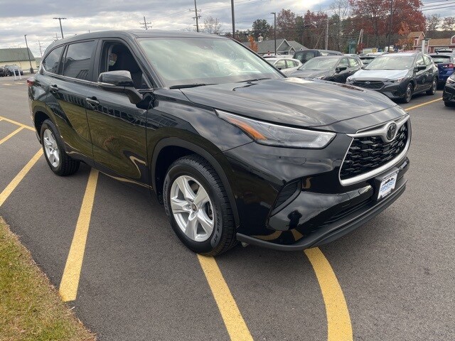 2023 Toyota Highlander L photo 2